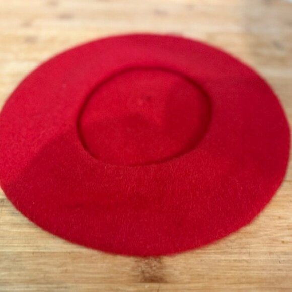 Retro Wool Red Beret - Picture 9 of 16